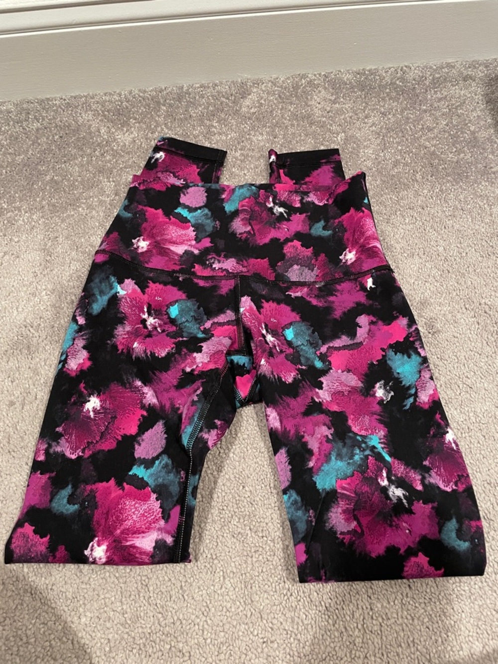 lululemon athletica Women’s Magenta & Teal Floral Leggings